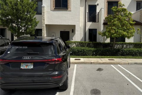 Townhouse in Miami, Florida 3 bedrooms, 130.34 sq.m. № 2052988 - photo 2