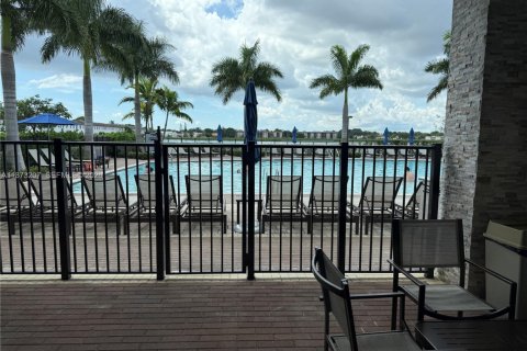 Townhouse in Miami, Florida 3 bedrooms, 130.34 sq.m. № 2052988 - photo 18