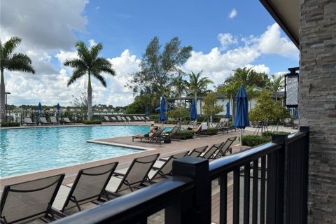 Townhouse in Miami, Florida 3 bedrooms, 130.34 sq.m. № 2052988