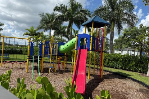 Townhouse in Miami, Florida 3 bedrooms, 130.34 sq.m. № 2052988 - photo 24