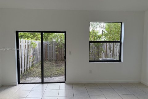 Townhouse in Miami, Florida 3 bedrooms, 130.34 sq.m. № 2052988 - photo 4