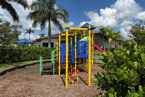 Townhouse in Miami, Florida 3 bedrooms, 130.34 sq.m. № 2052988 - photo 25