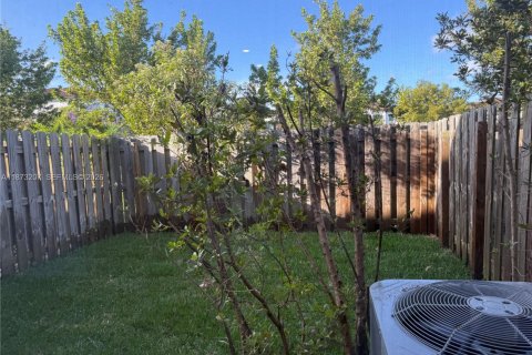 Townhouse in Miami, Florida 3 bedrooms, 130.34 sq.m. № 2052988 - photo 15