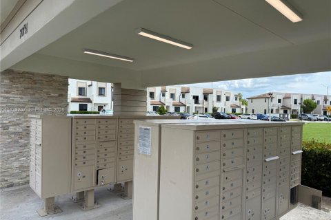 Townhouse in Miami, Florida 3 bedrooms, 130.34 sq.m. № 2052988 - photo 17