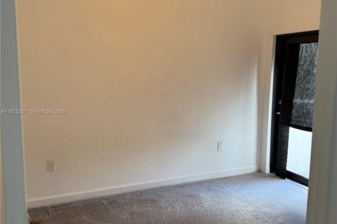 Townhouse in Miami, Florida 3 bedrooms, 130.34 sq.m. № 2052988 - photo 10