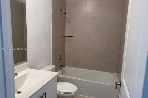 Townhouse in Miami, Florida 3 bedrooms, 130.34 sq.m. № 2052988 - photo 11