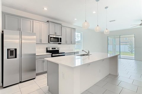 House in Davenport, Florida 4 bedrooms, 196.95 sq.m. № 1903091 - photo 7
