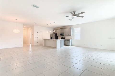 House in Davenport, Florida 4 bedrooms, 196.95 sq.m. № 1903091 - photo 22