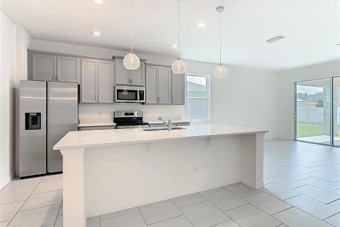 House in Davenport, Florida 4 bedrooms, 196.95 sq.m. № 1903091 - photo 6