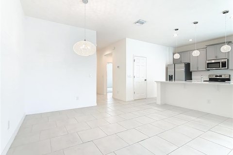 House in Davenport, Florida 4 bedrooms, 196.95 sq.m. № 1903091 - photo 24