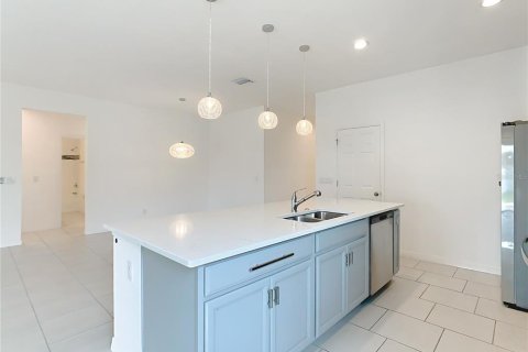 House in Davenport, Florida 4 bedrooms, 196.95 sq.m. № 1903091 - photo 12