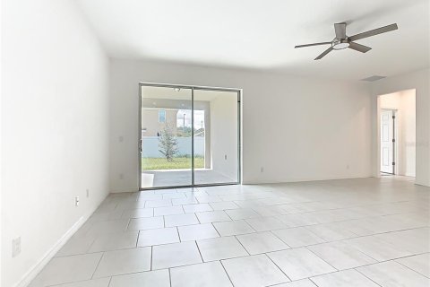 House in Davenport, Florida 4 bedrooms, 196.95 sq.m. № 1903091 - photo 18