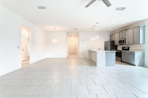 House in Davenport, Florida 4 bedrooms, 196.95 sq.m. № 1903091 - photo 17