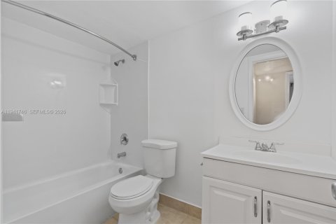 Condo in Pinecrest, Florida, 1 bedroom  № 2005191 - photo 9