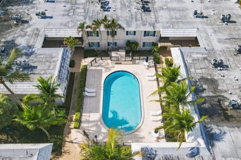 Condo in Pinecrest, Florida, 1 bedroom  № 2005191 - photo 12