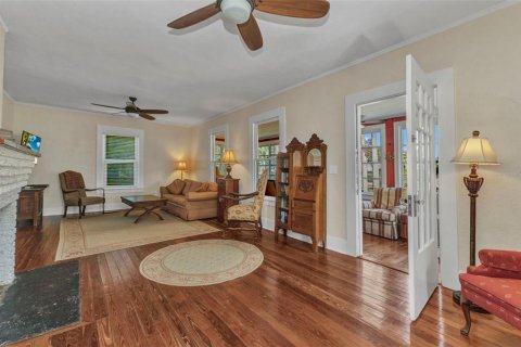 House in Punta Gorda, Florida 5 bedrooms, 170.94 sq.m. № 1792350 - photo 9