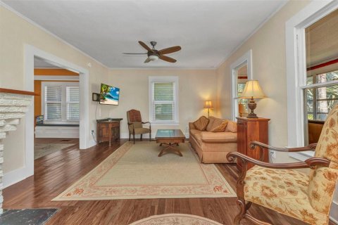 House in Punta Gorda, Florida 5 bedrooms, 170.94 sq.m. № 1792350 - photo 10