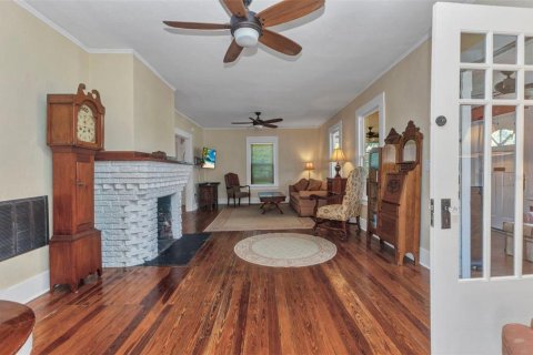 House in Punta Gorda, Florida 5 bedrooms, 170.94 sq.m. № 1792350 - photo 8