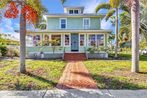 House in Punta Gorda, Florida 5 bedrooms, 170.94 sq.m. № 1792350 - photo 1