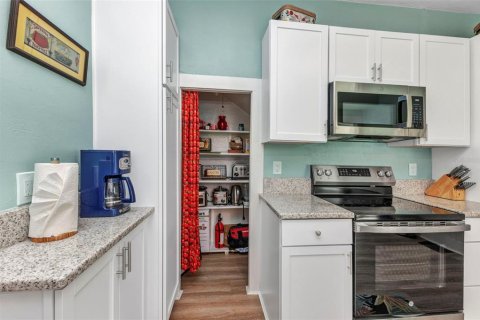 House in Punta Gorda, Florida 5 bedrooms, 170.94 sq.m. № 1792350 - photo 25