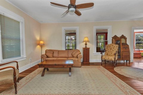 House in Punta Gorda, Florida 5 bedrooms, 170.94 sq.m. № 1792350 - photo 12