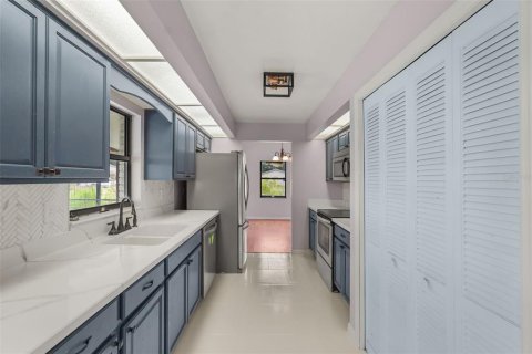 Villa ou maison à vendre à Haines City, Floride: 4 chambres, 233.74 m2 № 2216205 - photo 15