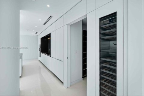 Condo in Miami, Florida, 4 bedrooms № 2248020 - photo 18
