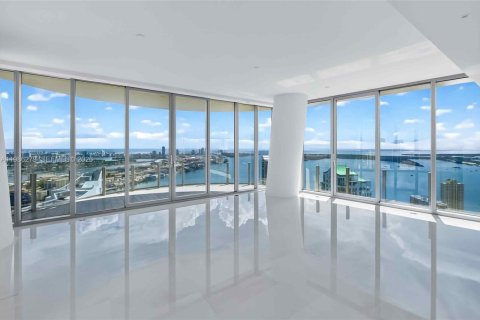 Condo in Miami, Florida, 4 bedrooms  № 2248020