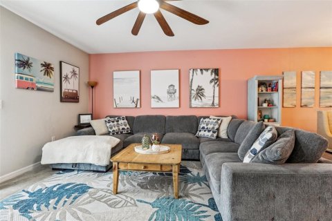 Casa en venta en Sun City Center, Florida, 6 dormitorios, 242.85 m2 № 1815380 - foto 7