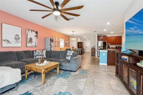 Casa en venta en Sun City Center, Florida, 6 dormitorios, 242.85 m2 № 1815380 - foto 9