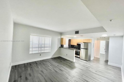 Condominio en venta en Miami Beach, Florida, 1 dormitorio, 49.24 m2 № 1937596 - foto 1