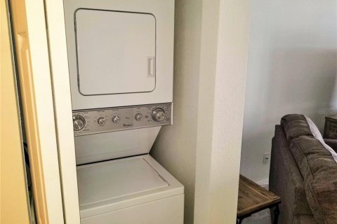 Adosado en alquiler en Saint Petersburg, Florida, 2 dormitorios, 109.25 m2 № 1568255 - foto 4