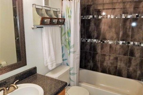 Adosado en alquiler en Saint Petersburg, Florida, 2 dormitorios, 109.25 m2 № 1568255 - foto 2