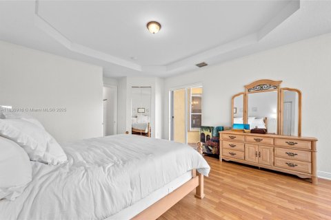 Casa en venta en Miramar, Florida, 5 dormitorios, 261.06 m2 № 2023072 - foto 21