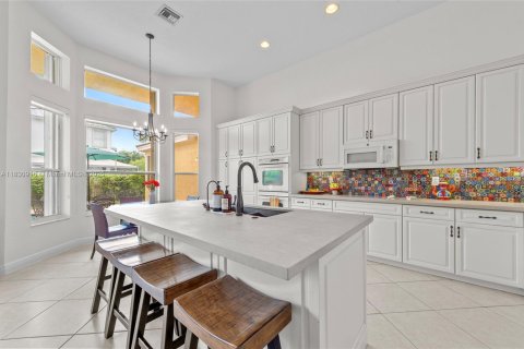 Casa en venta en Miramar, Florida, 5 dormitorios, 261.06 m2 № 2023072 - foto 15