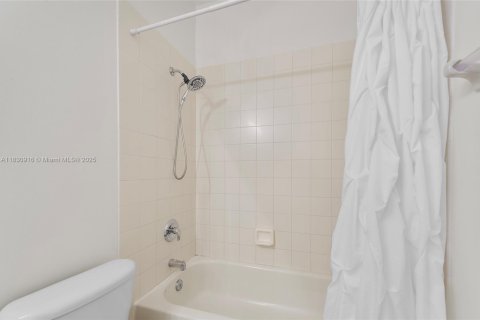 Casa en venta en Miramar, Florida, 5 dormitorios, 261.06 m2 № 2023072 - foto 29