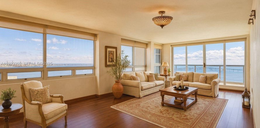 Кондоминиум с 2 спальнями в Майами, Флорида № 1985876