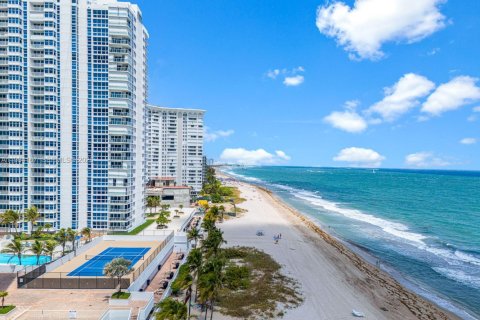 Купить кондоминиум в Помпано-Бич, Флорида 2 спальни, 145.86м2, № 2062636 - фото 25