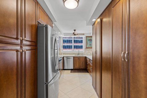 Купить кондоминиум в Помпано-Бич, Флорида 2 спальни, 145.86м2, № 2062636 - фото 10