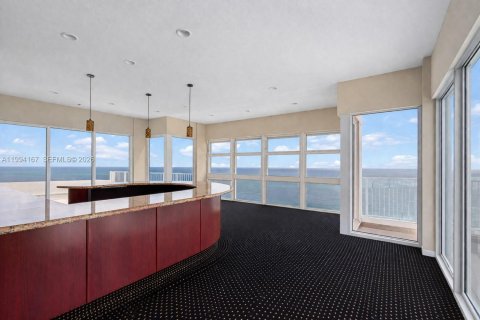 Купить кондоминиум в Помпано-Бич, Флорида 2 спальни, 145.86м2, № 2062636 - фото 28