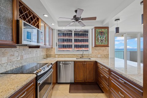 Купить кондоминиум в Помпано-Бич, Флорида 2 спальни, 145.86м2, № 2062636 - фото 7