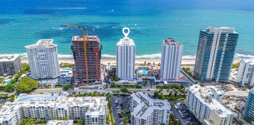 Кондоминиум с 2 спальнями в Помпано-Бич, Флорида № 2062636