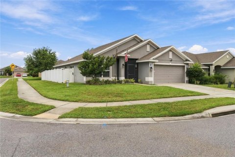 Villa ou maison à louer à Haines City, Floride: 3 chambres, 172.8 m2 № 2406783 - photo 2
