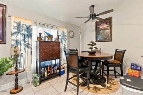 Villa ou maison à louer à Haines City, Floride: 3 chambres, 172.8 m2 № 2406783 - photo 8