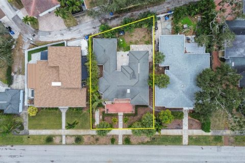 House in Saint Petersburg, Florida 2 bedrooms, 164.81 sq.m. № 1733427 - photo 7