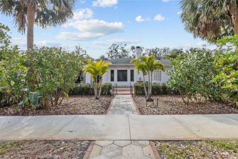 House in Saint Petersburg, Florida 2 bedrooms, 164.81 sq.m. № 1733427 - photo 13