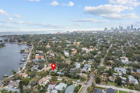 House in Saint Petersburg, Florida 2 bedrooms, 164.81 sq.m. № 1733427 - photo 12