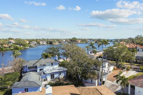 House in Saint Petersburg, Florida 2 bedrooms, 164.81 sq.m. № 1733427 - photo 8