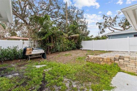 House in Saint Petersburg, Florida 2 bedrooms, 164.81 sq.m. № 1733427 - photo 27