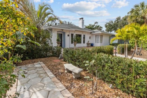 House in Saint Petersburg, Florida 2 bedrooms, 164.81 sq.m. № 1733427 - photo 15